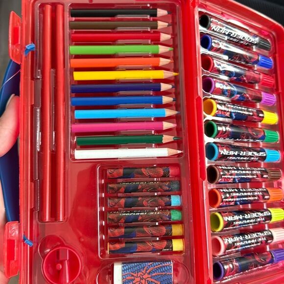 🎉1 hr sale🎉Disney Art kit Case - Picture 2 of 7